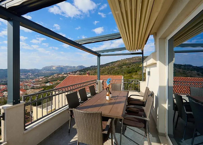 Bay Hill Apartment