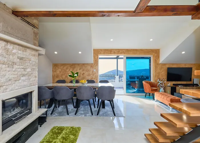 Bay Hill Apartment
